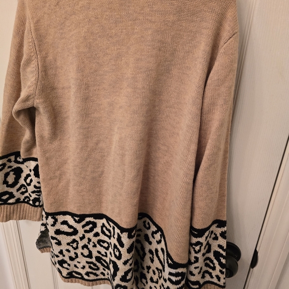 Women's Allie & Rob animal print deep pockets cardigan size Lg - Picture 5 of 9